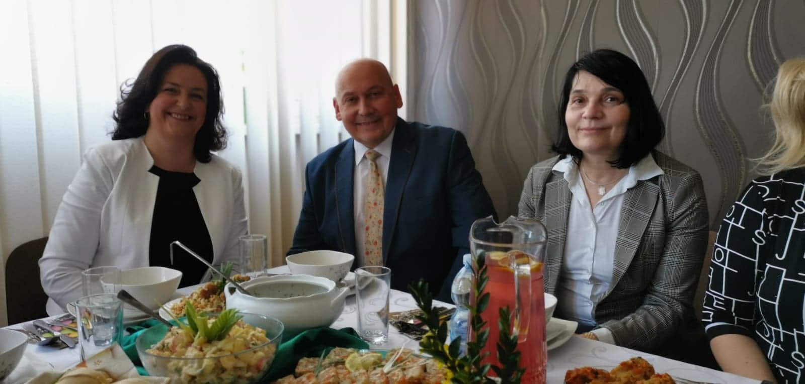 Dyrektor Centrum Pani Bożena Stasiak, Przewodniczący Rady Miasta Chełm Longin Bożeński, Poseł na Sejm RP Pani Anna Dąbrowska-Banaszek na Spotkaniu Wielkanocnym Dyrektor Centrum Pani Bożena Stasiak, Przewodniczący Rady Miasta Chełm Longin Bożeński, Poseł na Sejm RP Pani Anna Dąbrowska-Banaszek na Spotkaniu Wielkanocnym